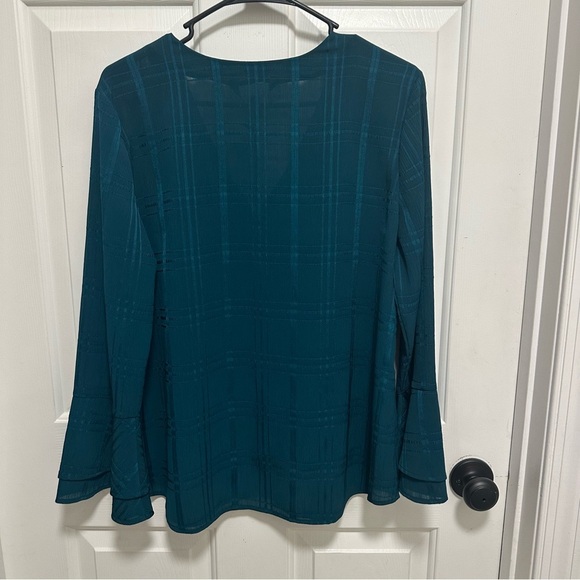 41 Hawthorn Women's Ainsley Textured Bell Sleeve Blouse  Teal Green Size Large - Picture 2 of 6